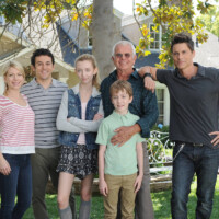 THE GRINDER: L-R: Mary Elizabeth Ellis, Fred Savage, Hana Hayes, William Devane, Connor Kalopsis and Rob Lowe in the series premiere episode of THE GRINDER airing Tuesday, Sept. 29 (8:30-9:00 PM ET/PT) on FOX. ©2015 Fox Broadcasting Co. Cr: Ray Mickshaw/FOX.